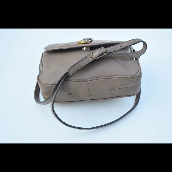 Etienne Aigner cross body bag - Picture 2 of 8